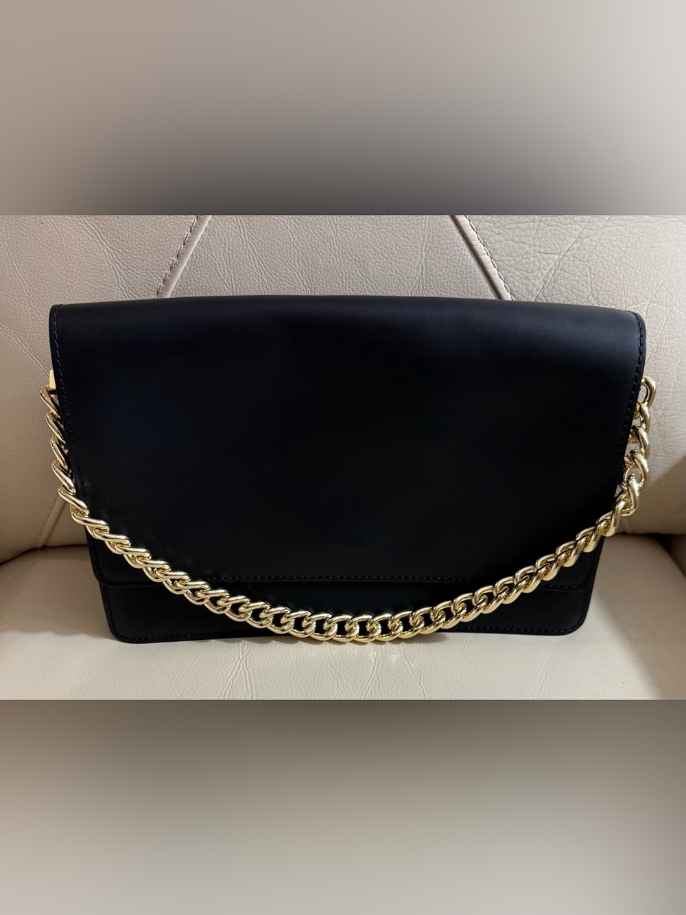 Classic Viola Castellani Black Leather Chain Shoulder Bag - Gold Hardware